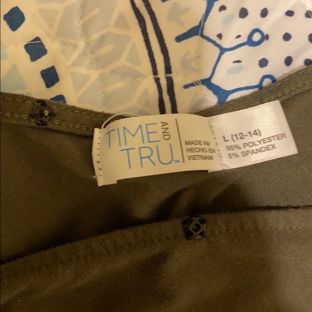 Green Jump suit with pockets! - Picture 2 of 2
